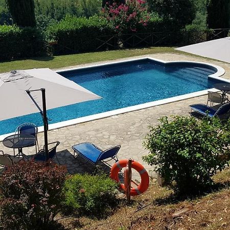 Case In Campagna Con Piscina A تودي المظهر الخارجي الصورة